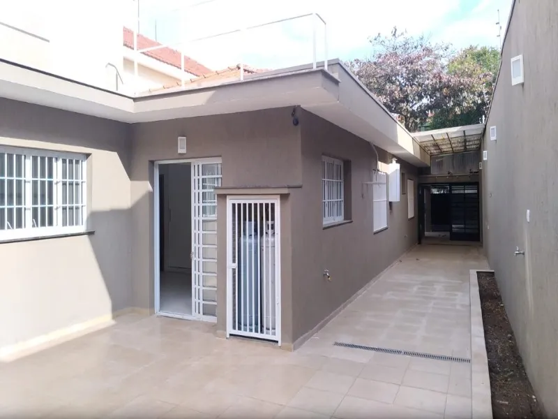 Imagem Imperdível: Casa à venda em Jardim das Laranjeiras, São Paulo-SP! 3 quartos, 2 suítes, 2 banheiros, 4 vagas de garagem, 250m².
