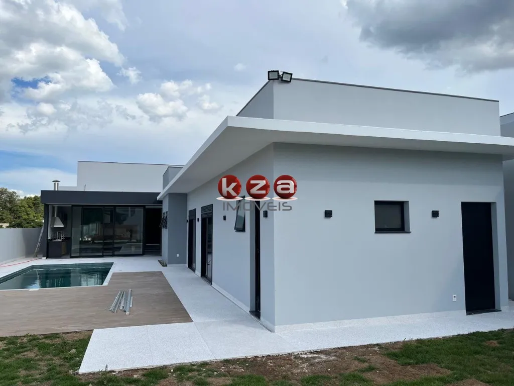 Imagem Imóvel de luxo: Casa em condomínio à venda em Vinhedo - SP, com 3 suítes, 4 salas e 310m² de área