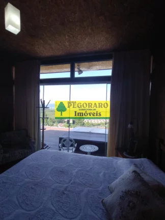 Imagem Casa à venda em Caraguatatuba-SP: 3 quartos, suíte, sala com vista para o mar e deck com hidro!