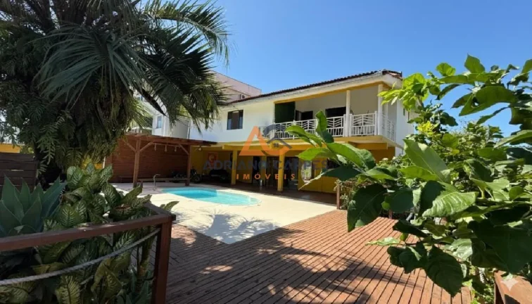 Imagem Ampla casa com 04 quartos sendo 02 suítes e área de lazer em Gravatá, Navegantes. Adriano Carpes Imóveis Vende