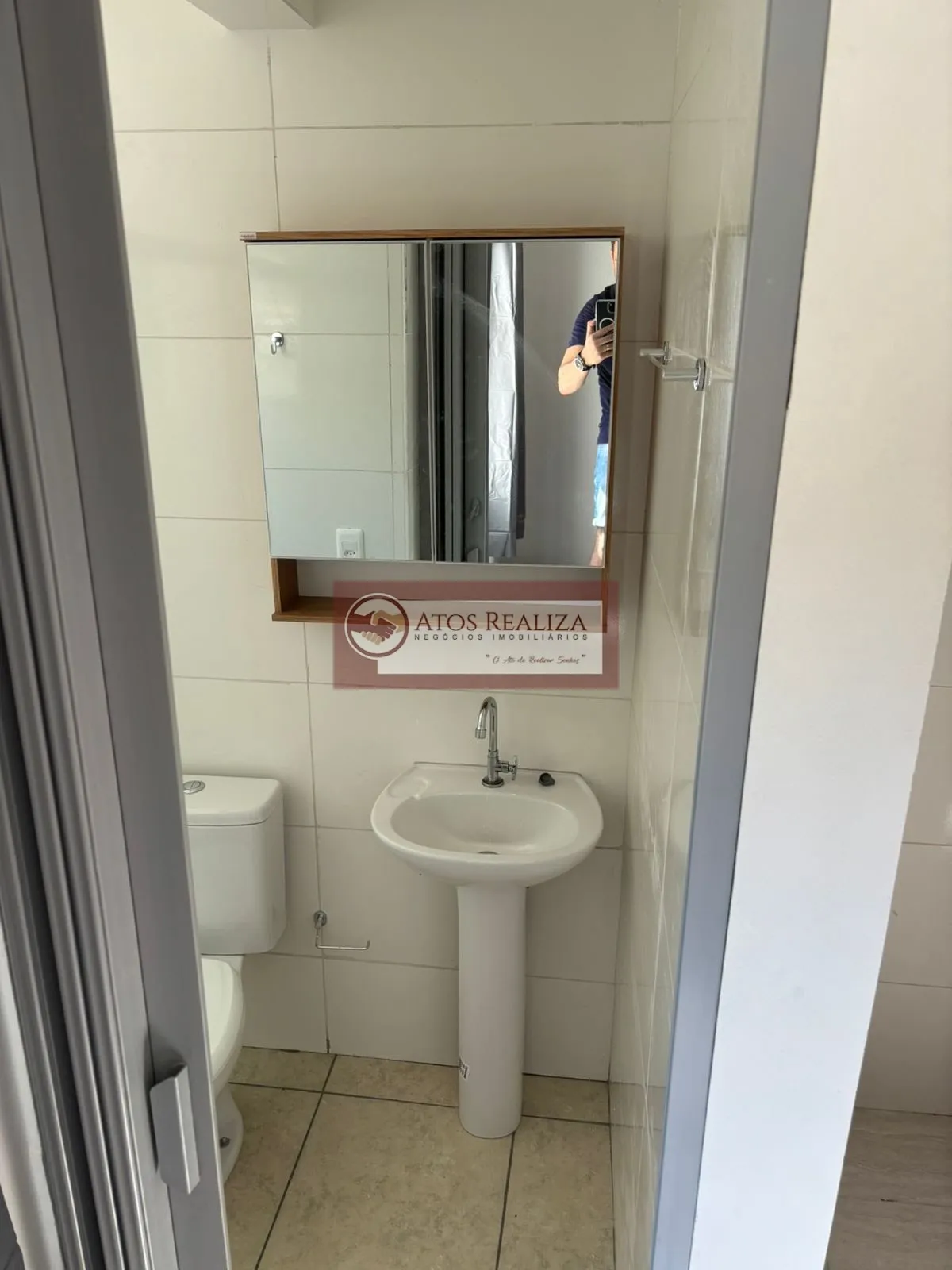 Imagem Alugo Studio no metrô Jabaquara. Studio com Moveis a 8 minutos andando para o metrô Jabaquara. Oportunidade, R$ 1.100 locação, R$ 200 condomínio e IPTU.