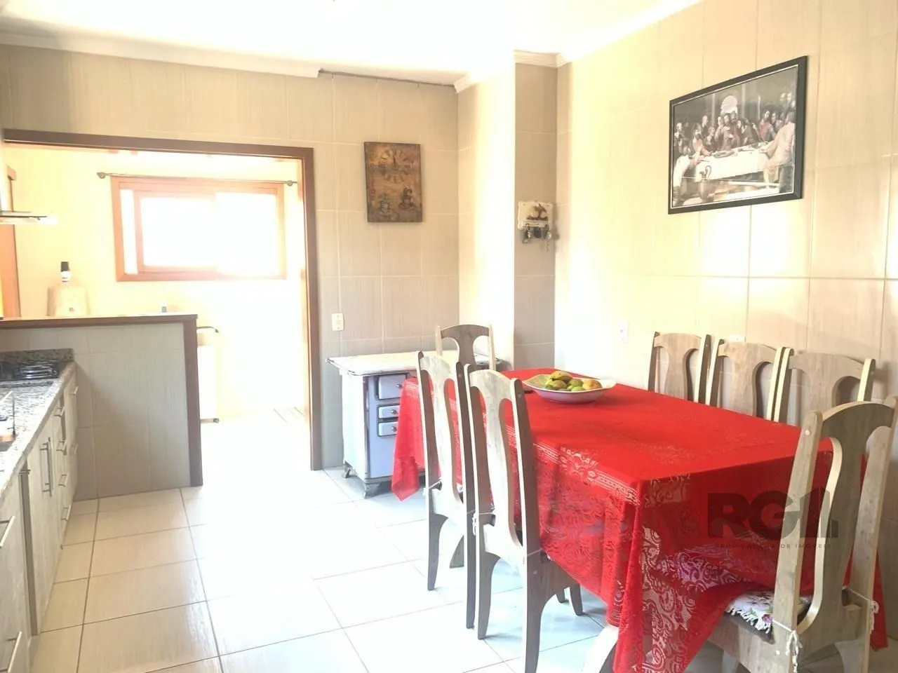 Imagem Casa com 3 quartos, 1 suíte, 3 vagas e 182m² para vender por R$ 890.000