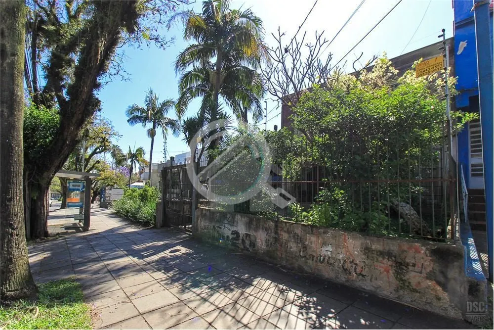Imagem Sobrado com 262m² em terreno 8,60m x 24,00m na Av Protásio Alves, nas proximidades da Av. Monteneg...