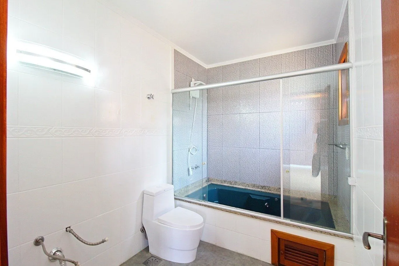 Imagem Casa de 3 dormitórios a venda no bairro Guarujá, Porto Alegre