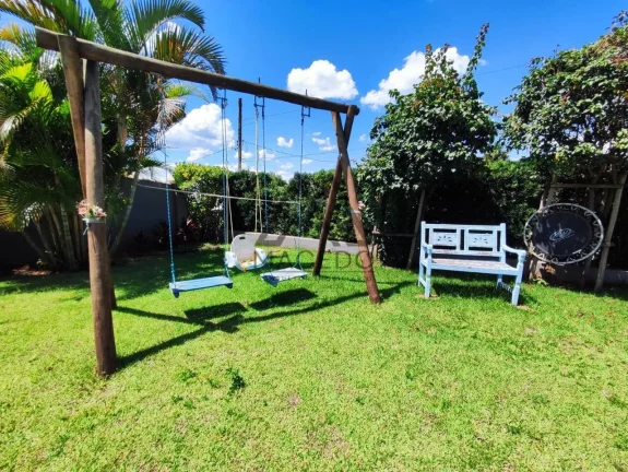 Imagem Casa Espetacular com 4 suítes Ninho Verde 1 - Encante-se com seu novo lar