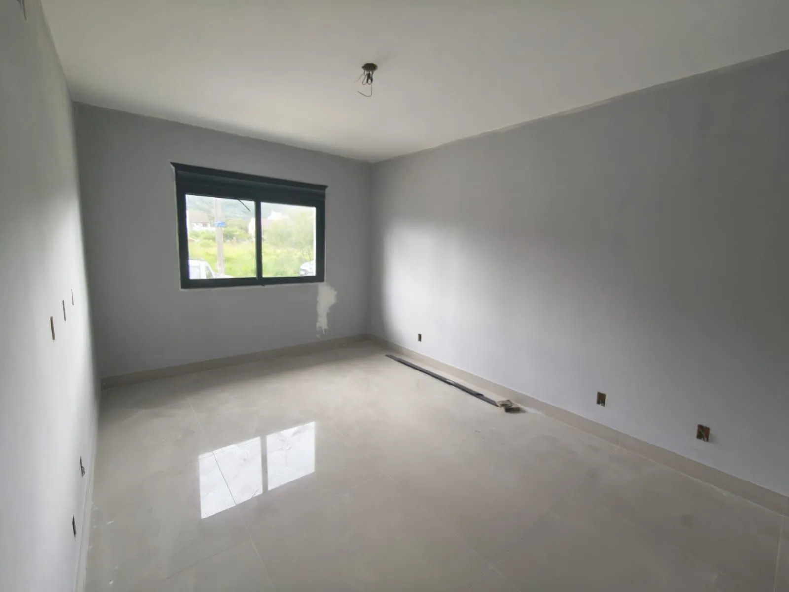 Imagem Casa 3 Dorm com Pé Direito Alto e 2 Vagas | Zona Sul POA