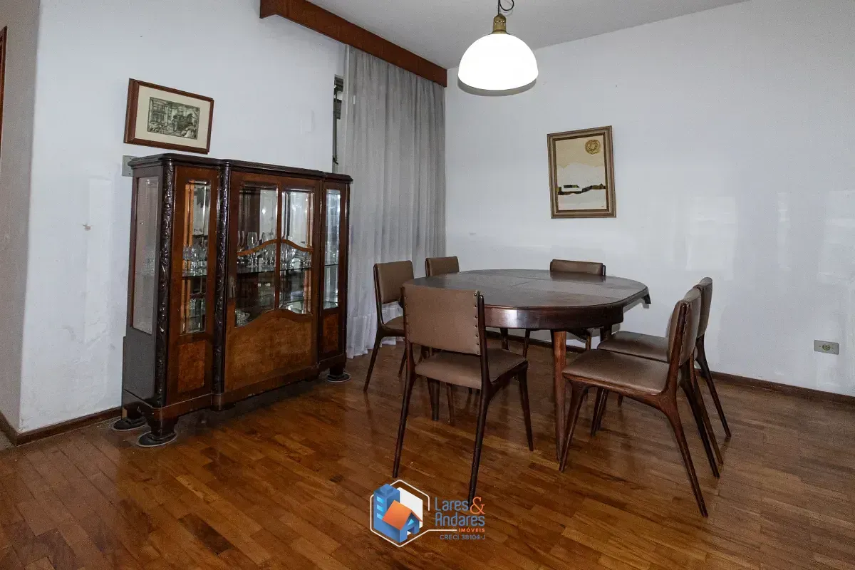 Imagem Sobrado para venda em Moema com 5 quartos, sendo 1 suíte, 209m²