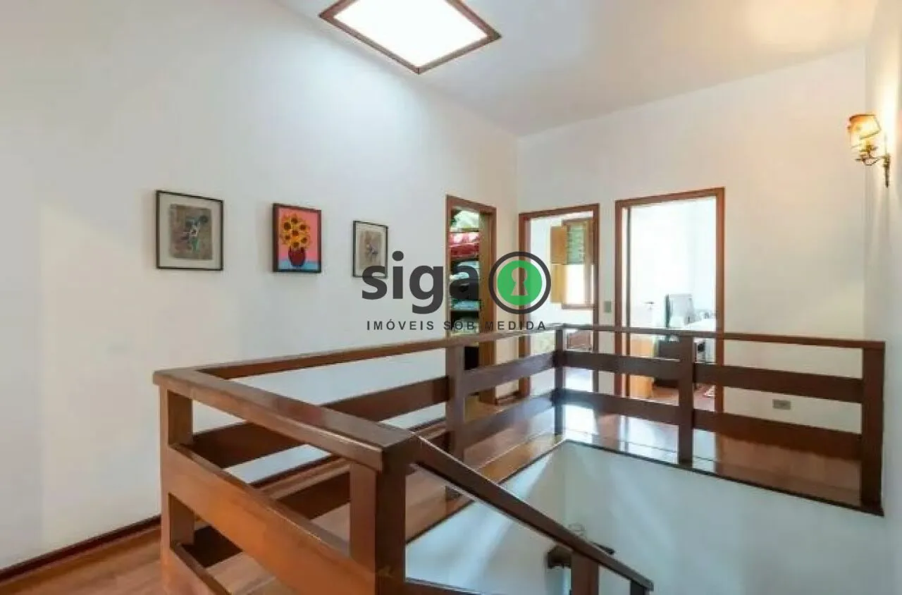 Imagem Casa Alto Padrão no Real Parque de 4 Quartos com 8 Vagas - 450m² à Venda.
