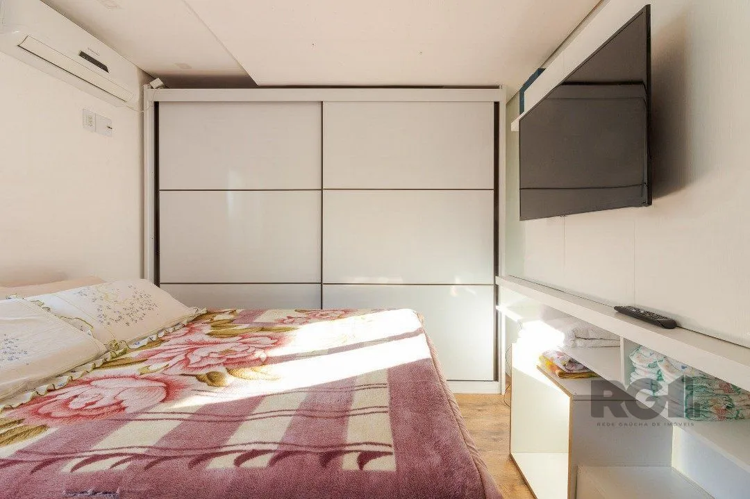 Imagem Casa em condomínio, 3 quartos, 1 suite, lareira, churrasqueira, 1 vaga - Bairro Tristeza