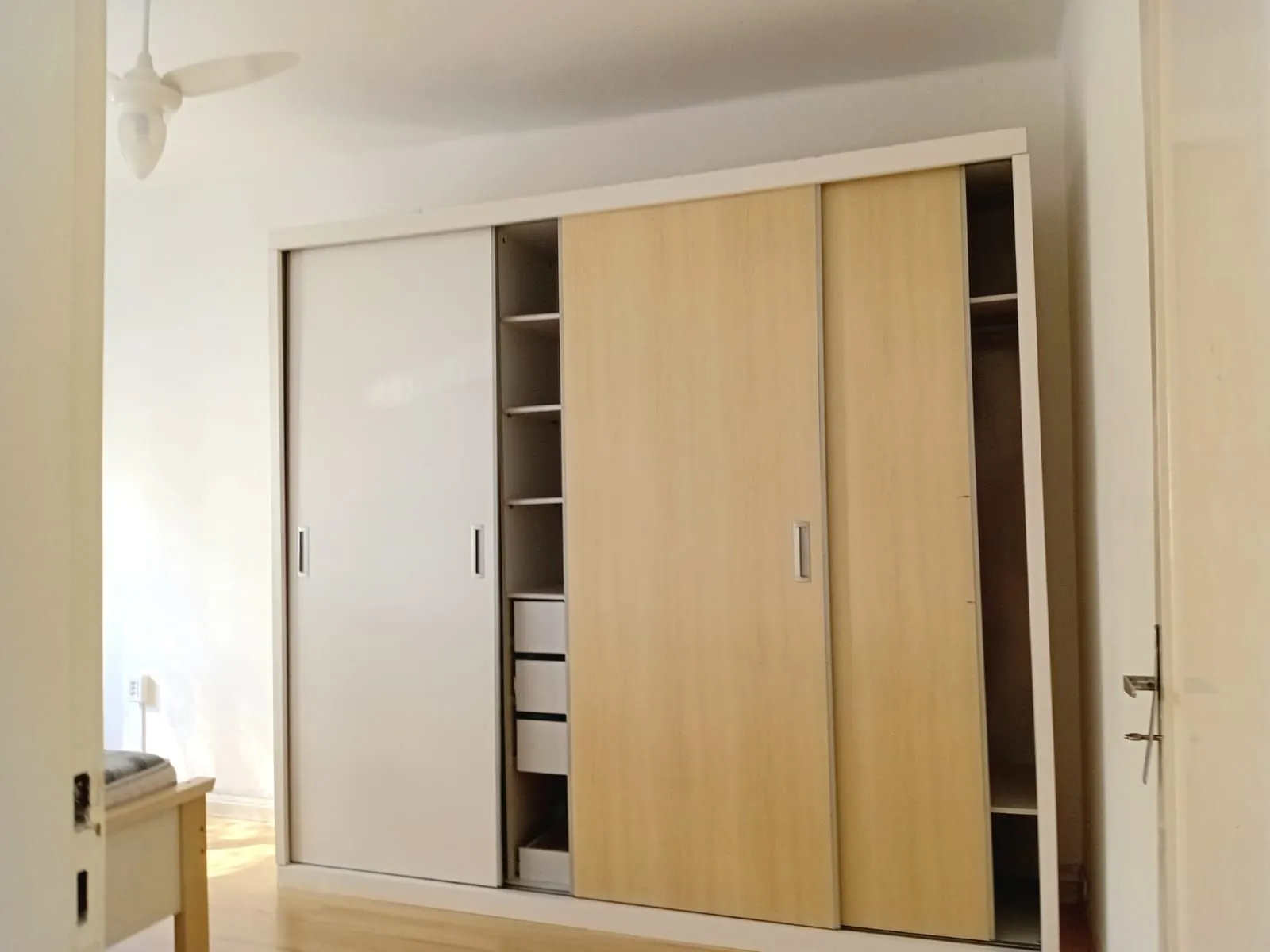 Imagem Apartamento 3 dormitórios, frente, sacada no bairro Santana - Porto Alegre - RS