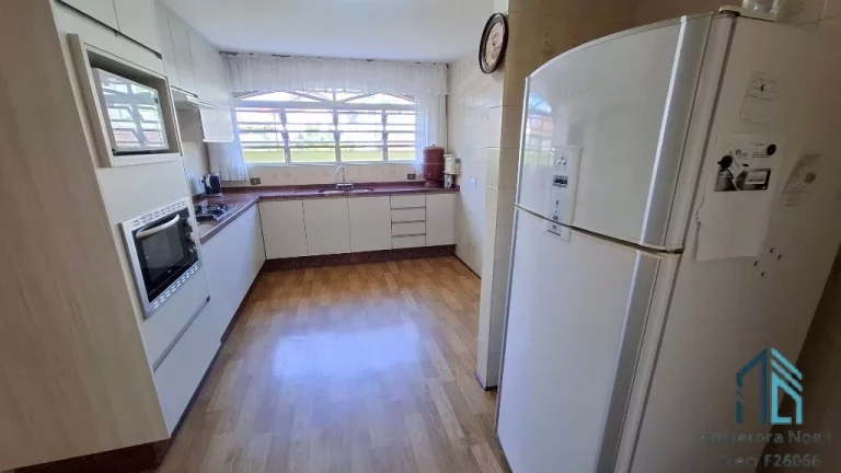Imagem Casa com amplo terreno, a venda 04 quartos c/suíte no Seminário em Curitiba PR