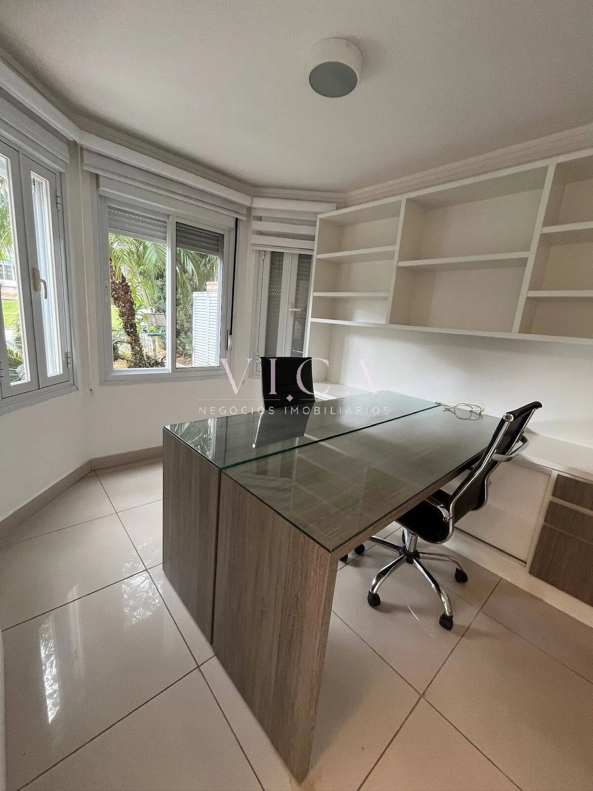 Imagem Alphaville | Casa Mobiliada com Piscina e 3 Suítes | Locação R$ 17.000,00