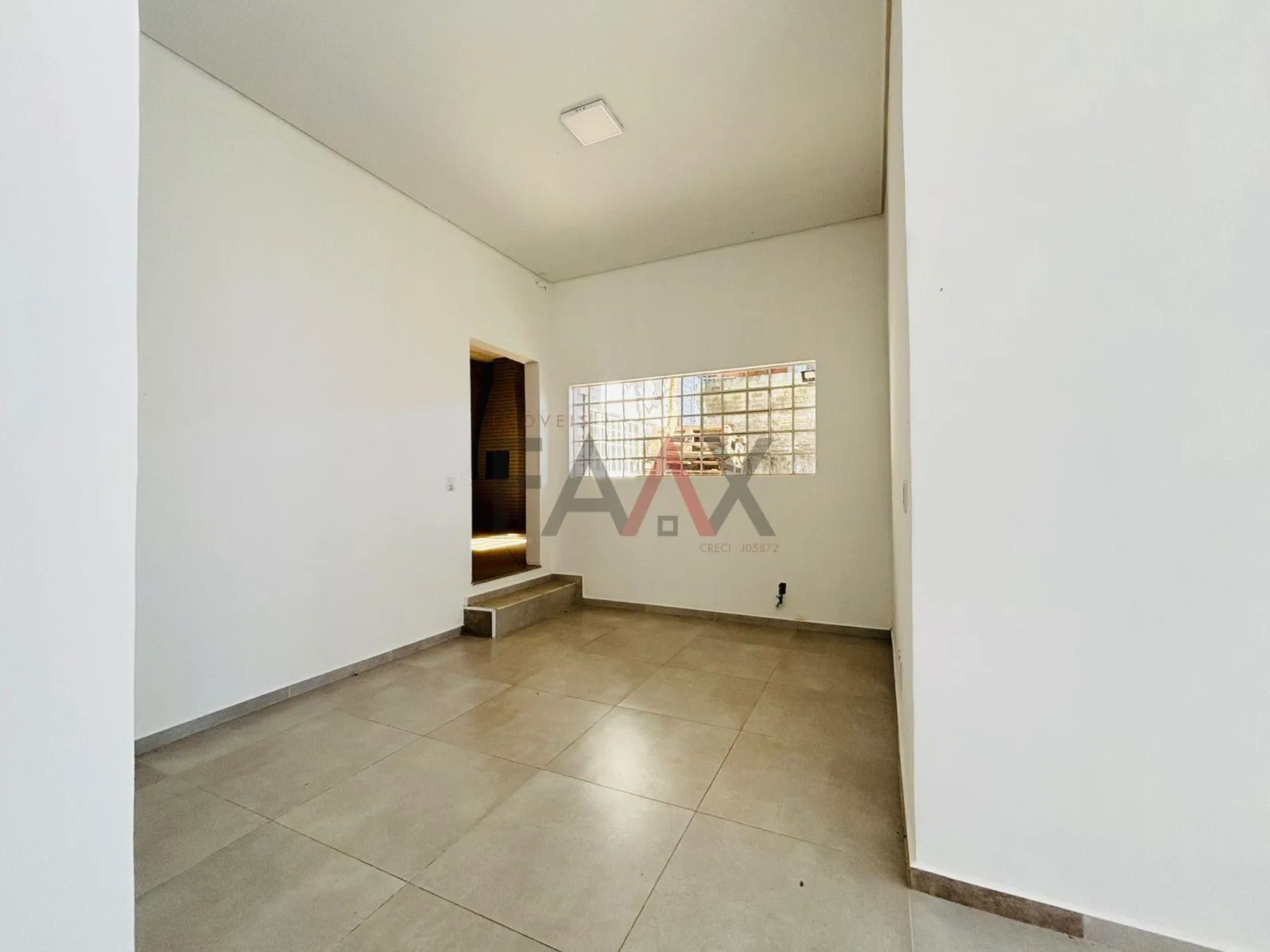 Imagem Sala Comercial para Locação em Frente à BR-277 com Terreno Amplo 840 m