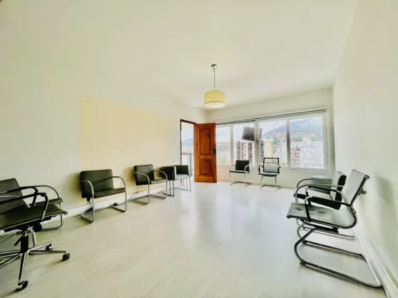 Imagem Casa para Venda em Teresópolis, Agriões, 5 dormitórios, 2 suítes, 3 banheiros, 2 vagas