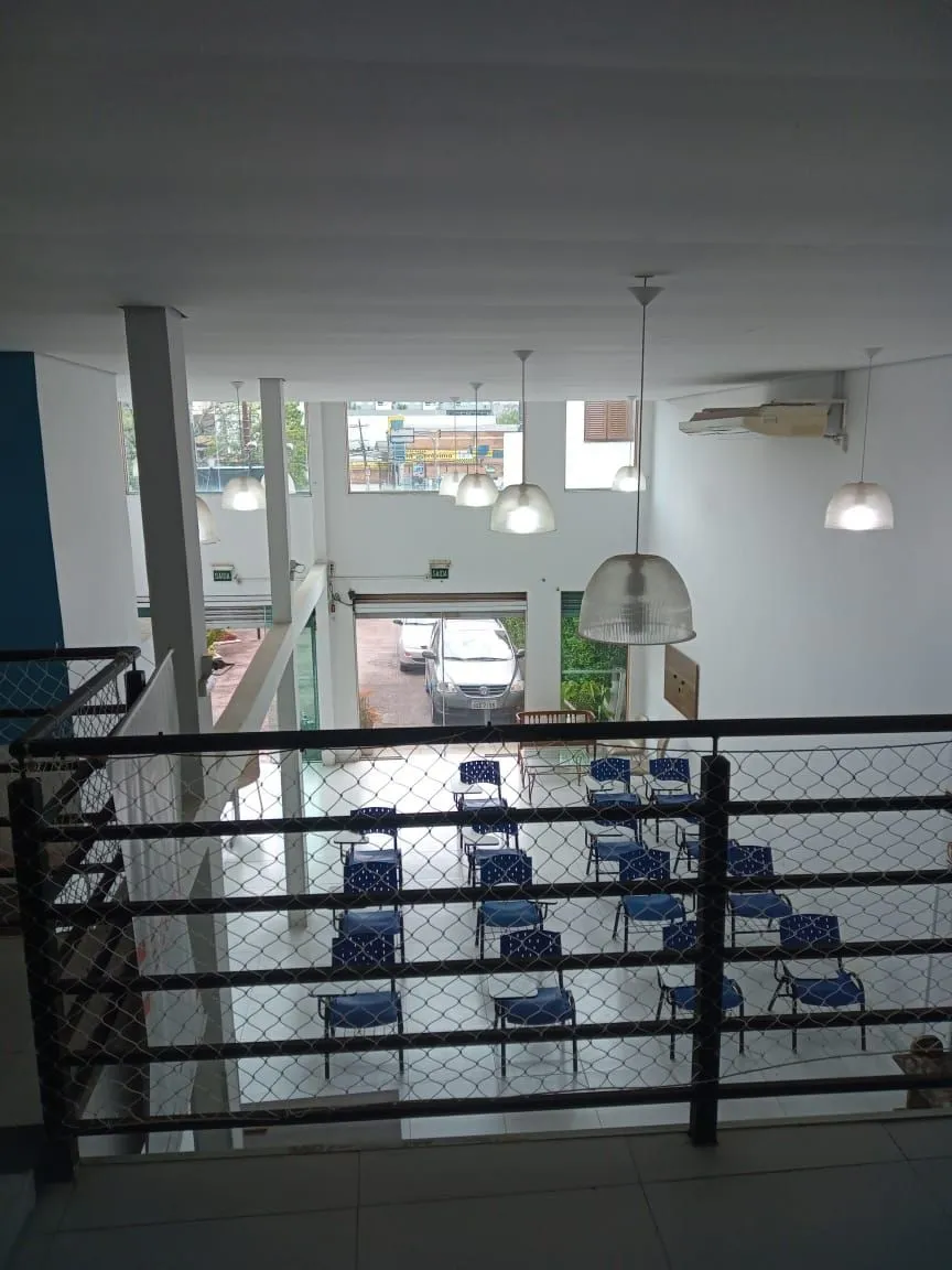 Imagem **Prédio Comercial Desocupado à Venda na Azenha, Porto Alegre, RS**