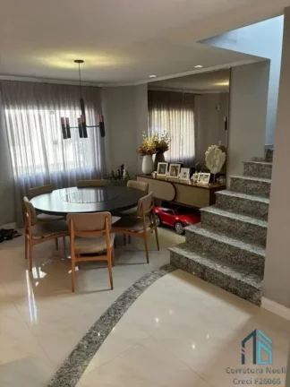 Imagem Casa em Condomínio, 03 suítes, 03 vagas, piscina aquecida, churrasqueira em Balneário Camboriú SC