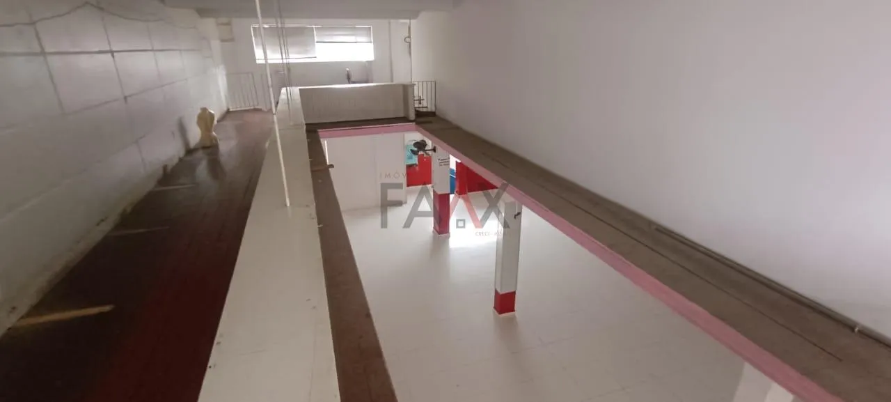 Imagem Sala Comercial Espaçosa no Centro Ideal para Escritório ou Consultório