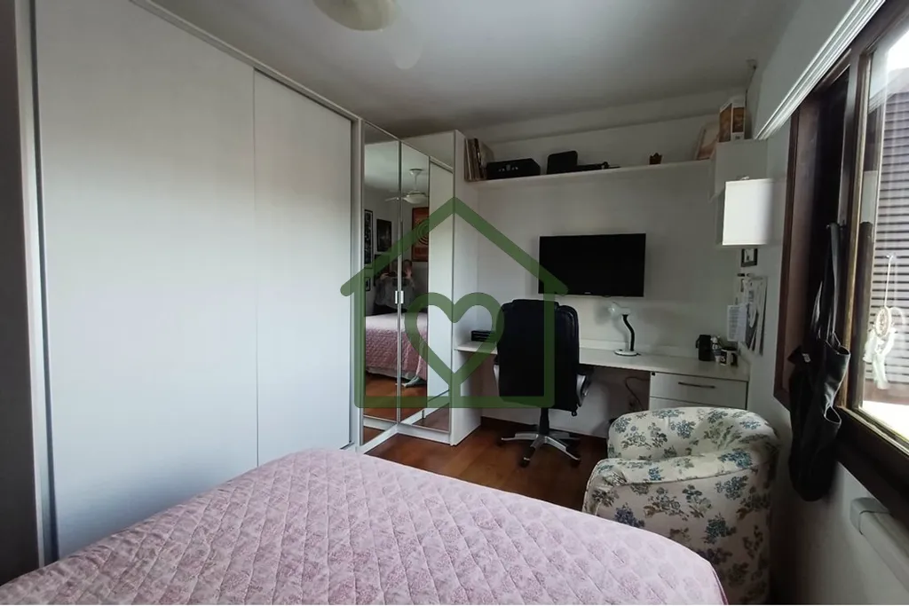 Imagem Localizada no acolhedor bairro Jardim do Salso, esta belíssima residência de 318 m² de área úti...
