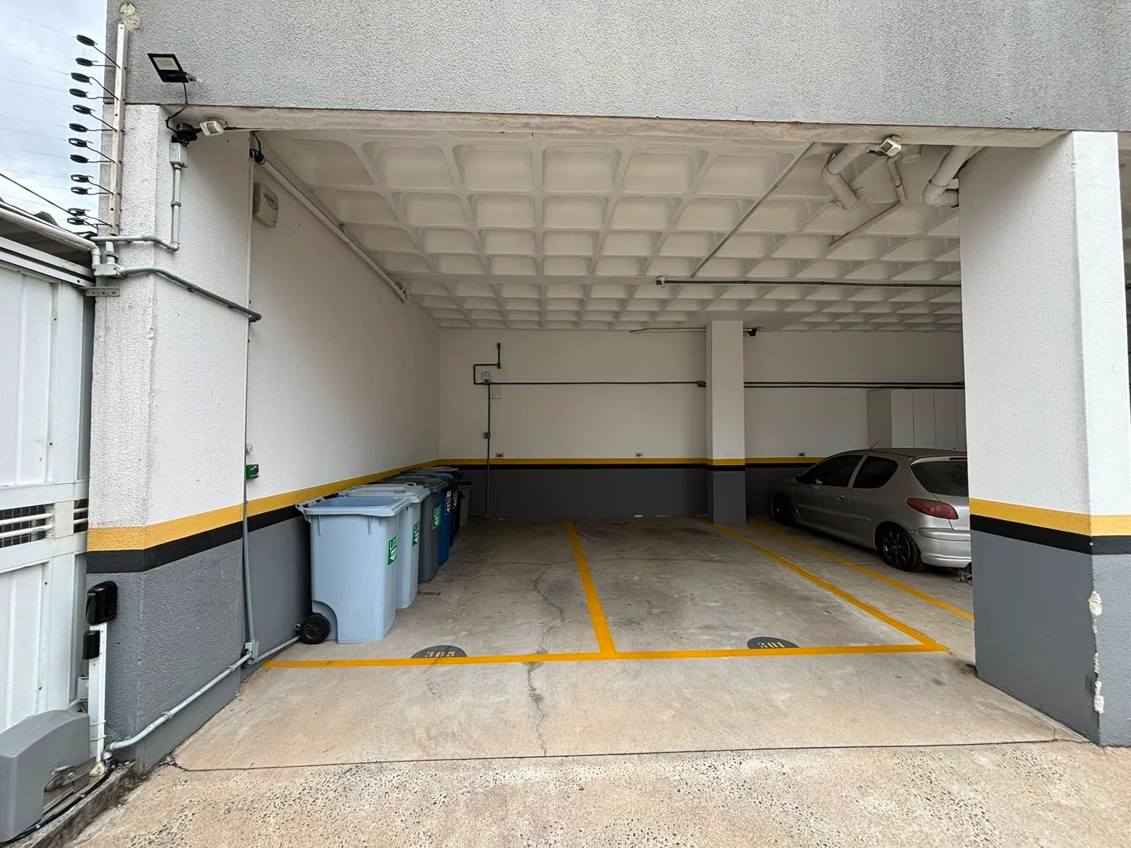 Imagem Apartamento com 2 Quartos à Venda, 75 m² em América - Joinville
