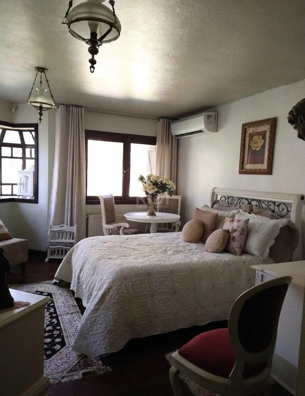 Imagem Sobrado para Venda - 295.24m², 3 dormitórios, sendo 3 suites, 2 vagas - Canela