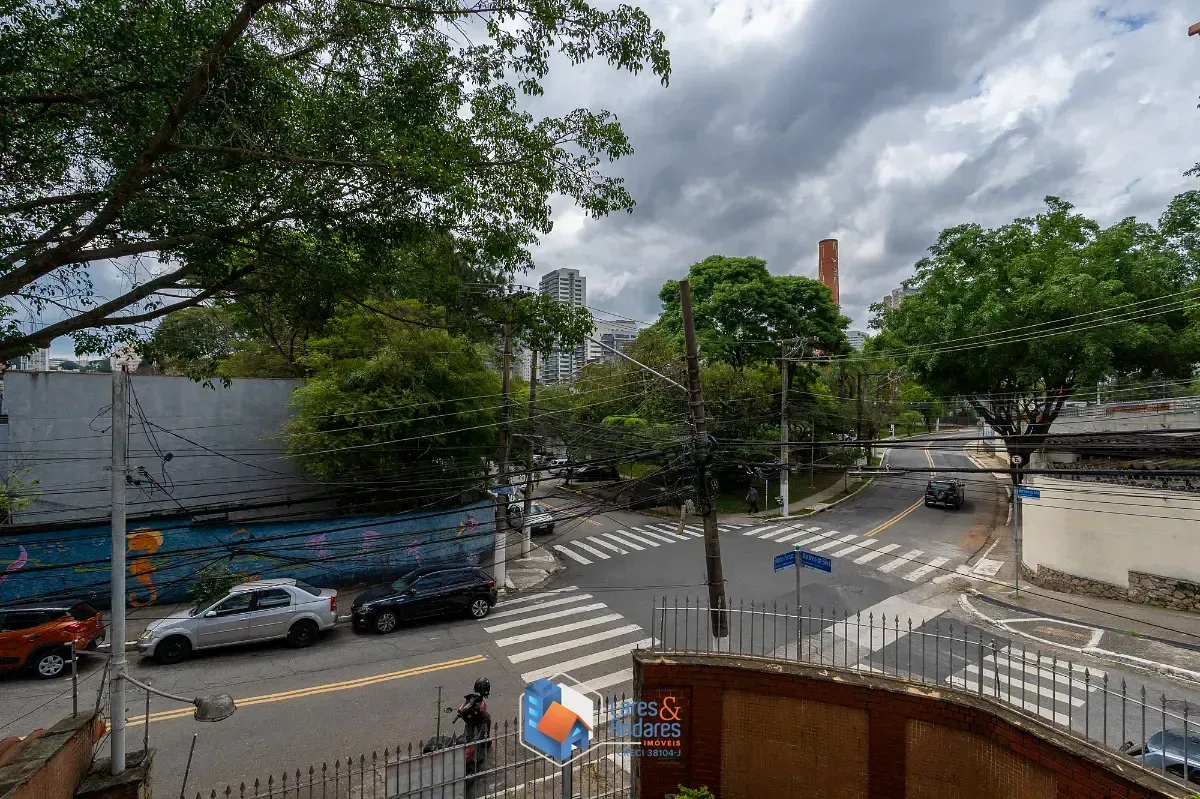 Imagem Sobrado para venda em Vila Firmiano Pinto com 3 quartos, sendo 1 suíte, 240m²