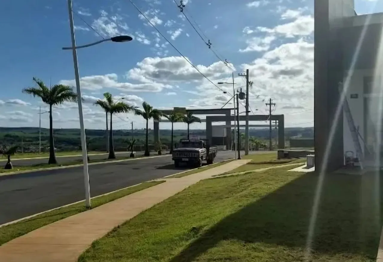 Foto do imóvel Terreno em Condomínio à Venda em Salto de Pirapora-SP, Bairro Jardim São Lucas - 250,00 m² de área em Jardim São Lucas, SALTO DE PIRAPORA - SP