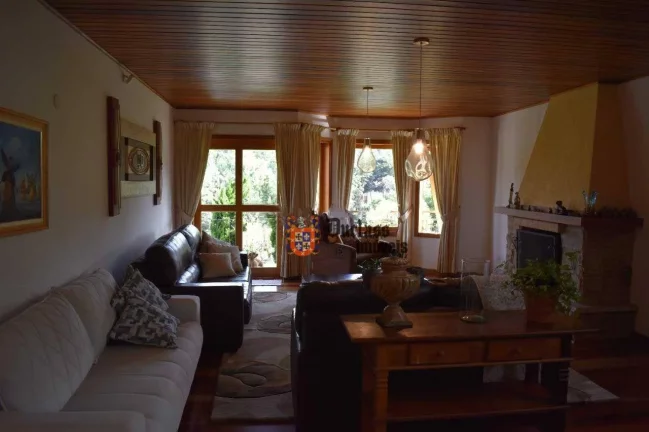 Imagem Casa com 3 dormitórios à venda, 285 m² por R$ 1.250.000,00 - Jardim Toriba - Campos do Jordão/SP