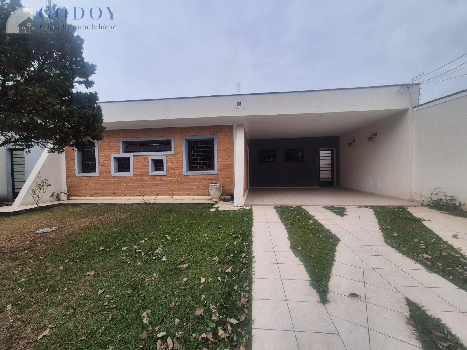 Foto do imóvel Casa ampla com 4 quartos, suíte, rancho e garagem em ótima localização