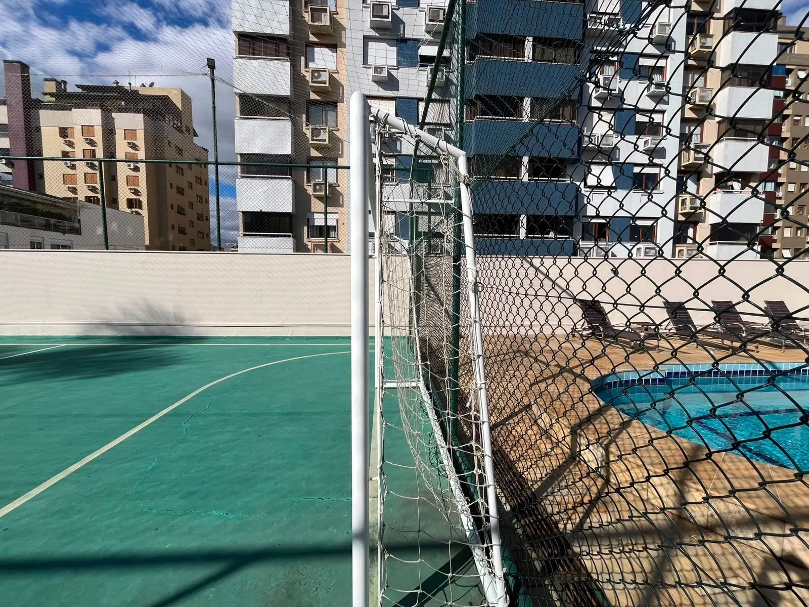 Imagem Apartamanto a venda no Menino Deus com 3 quartos e sacada