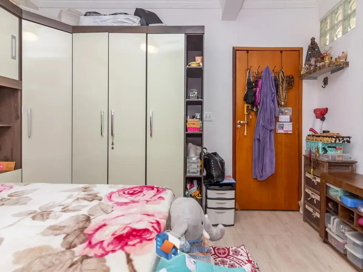 Imagem Sobrado para venda em Vila Zat com 5 quartos, sendo 2 suítes, 200m²
