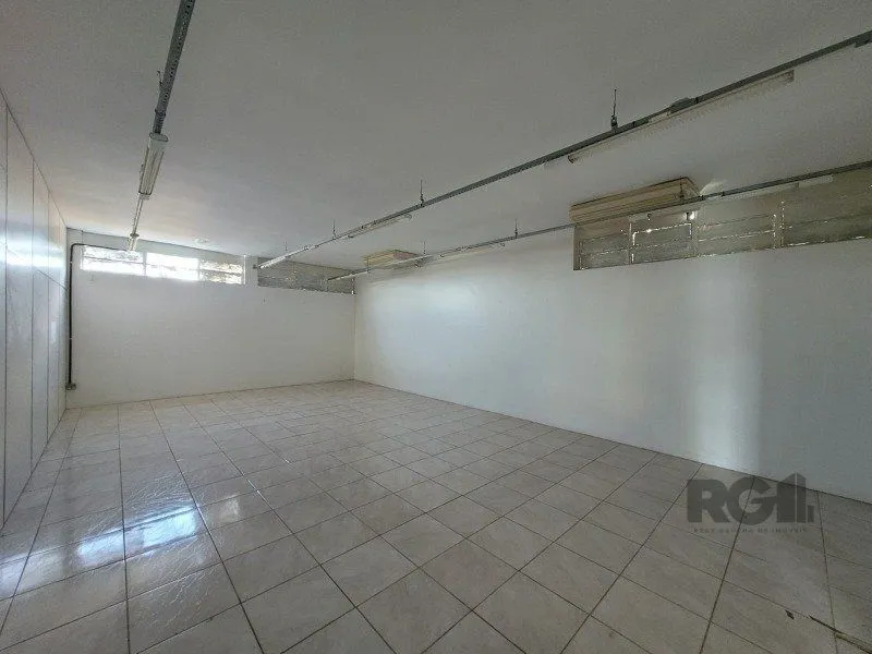 Imagem MÁFFER IMÓVEIS ALUGA - PRÉDIO COMERCIAL DE GRANDE PORTE Av. Missões, 06 - Bairro Navegantes | Porto Alegre