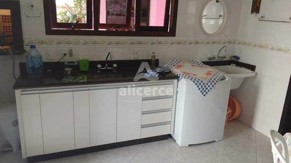 Imagem Casa à venda com 3 quartos, 1 suíte, com 144,98m² em Santo Amaro da Imperatriz - Palhoça/SC