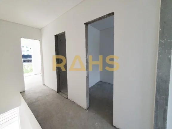Imagem Encante-se com essa oportunidade única! Espaçosa vaga para 2 carros, 5m de abertura e 13m de fundo...