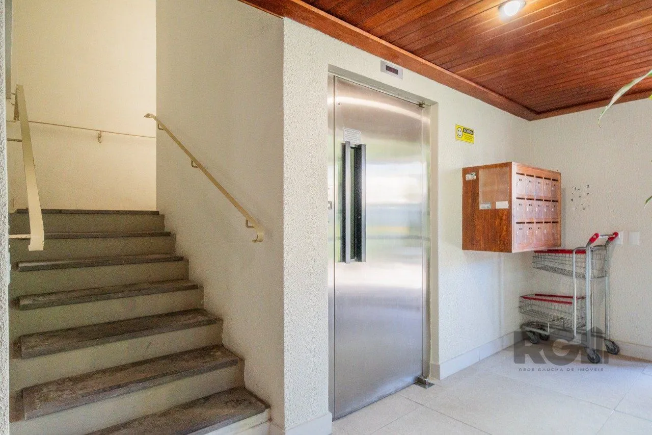 Imagem Apartamento de 1 quarto, sacada e uma vaga de garagem no bairro Santana POA/RS.