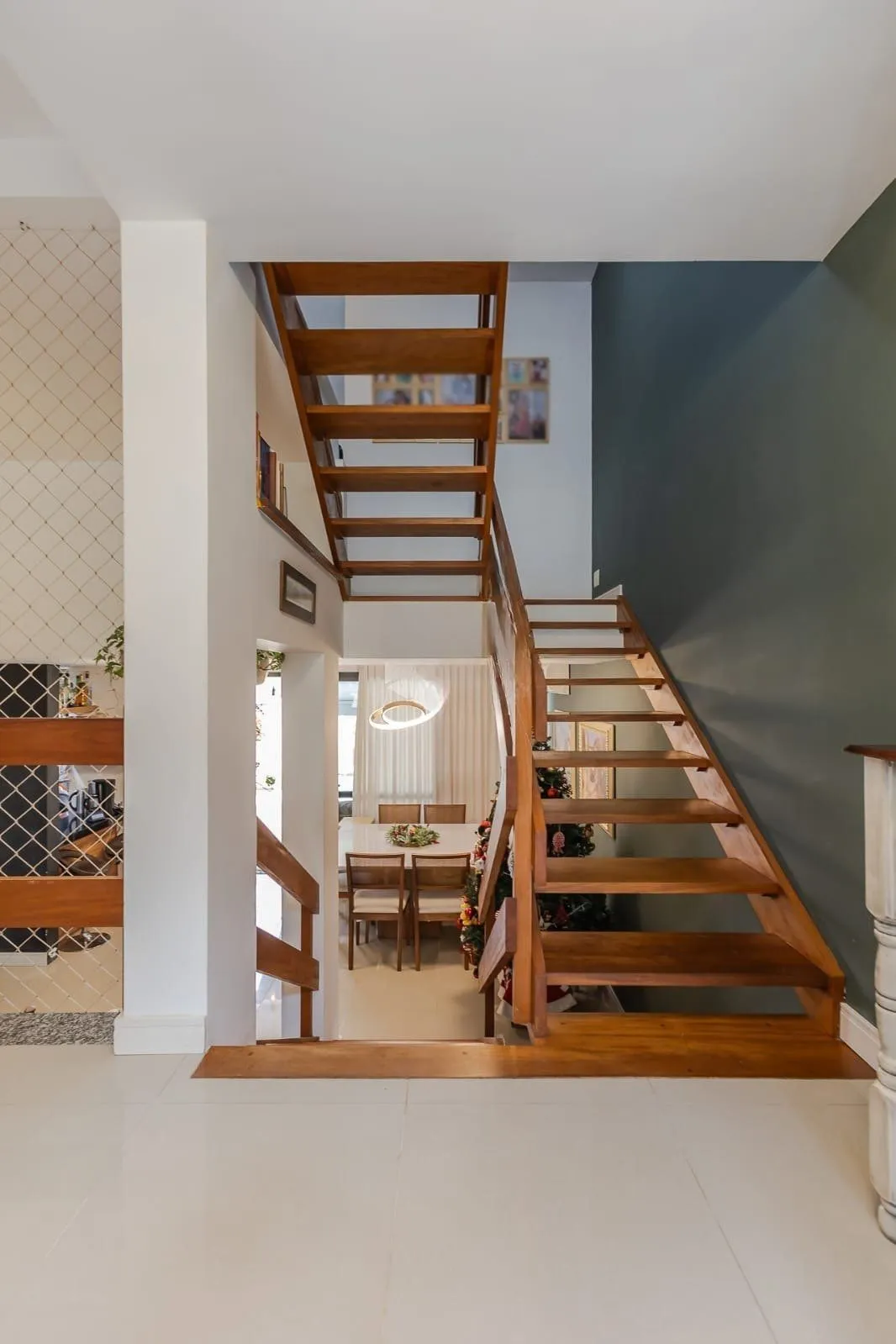 Imagem Casa em Condomínio com 3 quartos, 3 vagas e 184m² para vender por R$ 1.180.000 Rua Adriano Pereira Da Silva - Vila Nova, Porto Alegre