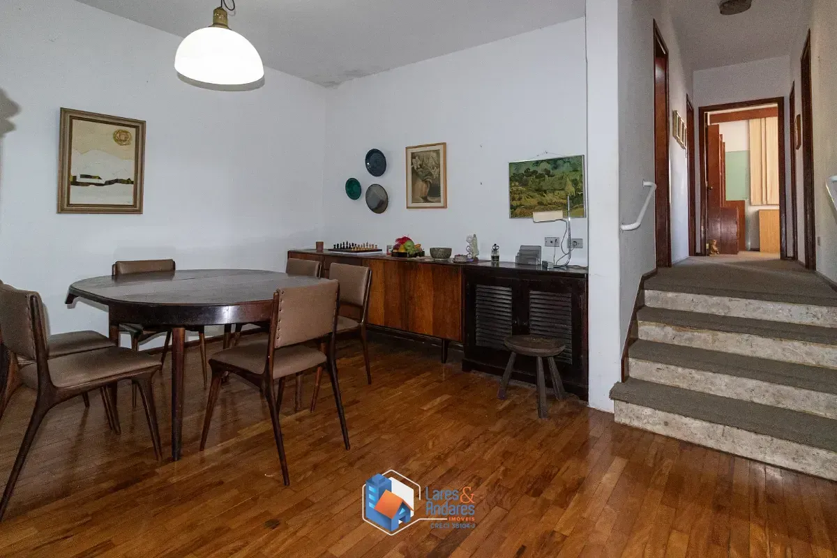 Imagem Sobrado para venda em Moema com 5 quartos, sendo 1 suíte, 209m²