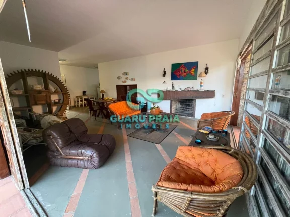 Imagem Casa ampla, térrea, 3 dormitórios sendo 2 suítes, sala para 2 ambientes com lareira, lavabo, cozinha, área de serviço, despensa