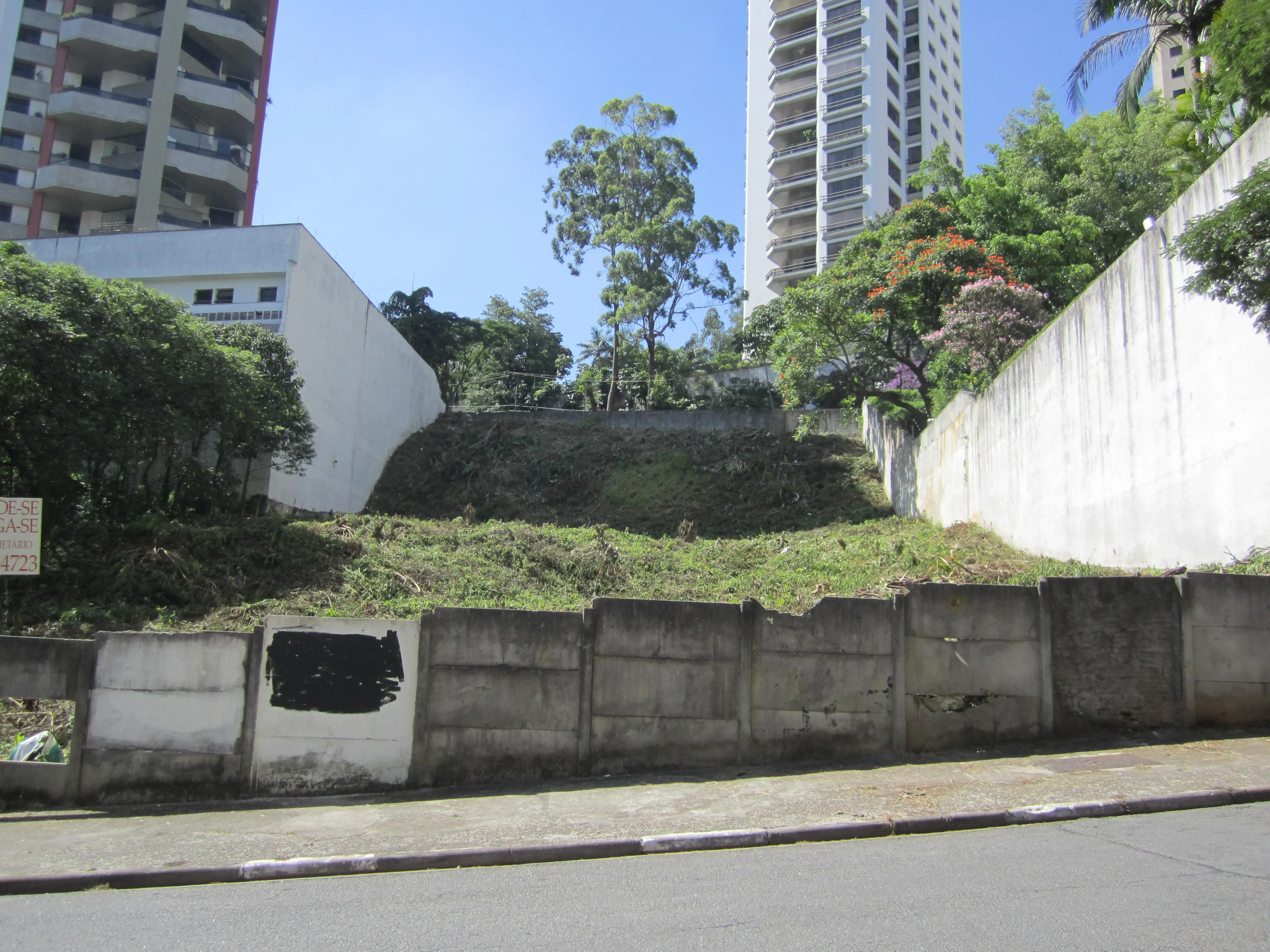 Imagem Venda de Lote de 2489m² Localizado em Vila Suzana em SP