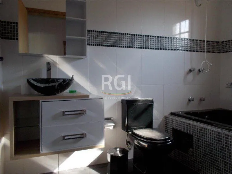 Imagem Casa para Venda - 200m², 4 dormitórios, sendo 1 suites, 3 vagas - Sarandí