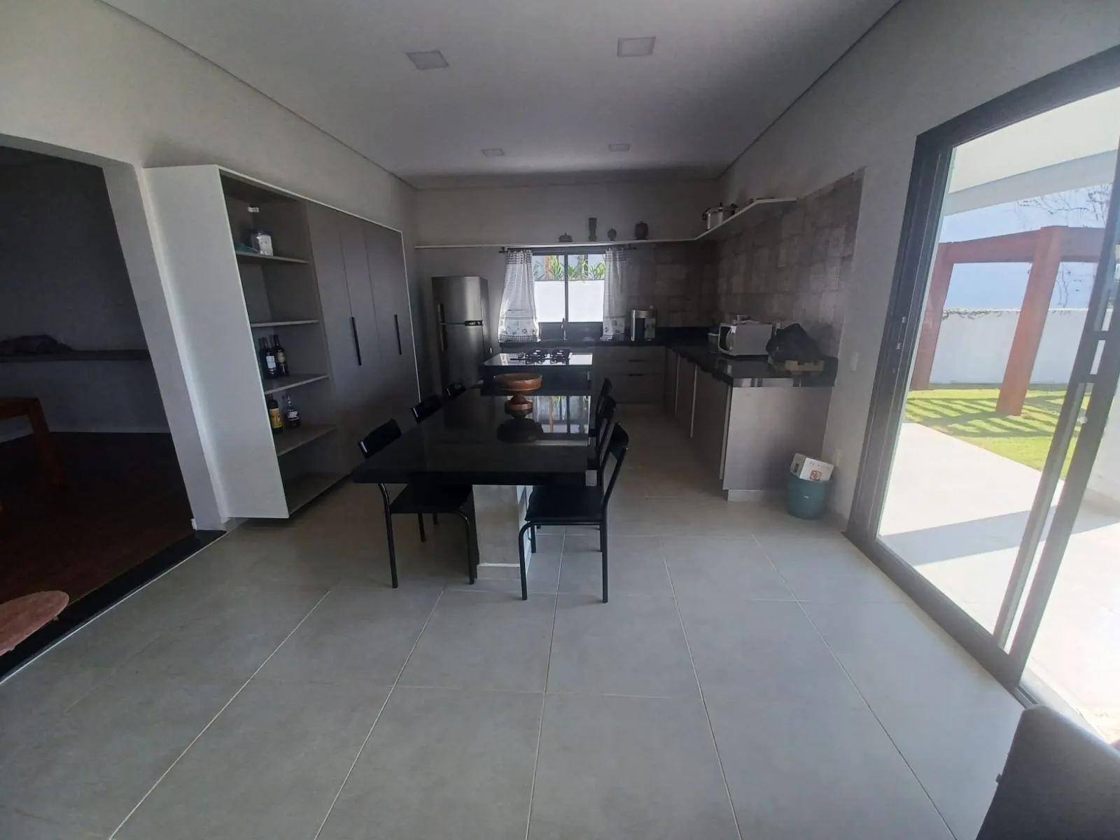 Imagem Casa de 350,00m² Construído Localizada no Condomínio Residencial Village Ipanema I!