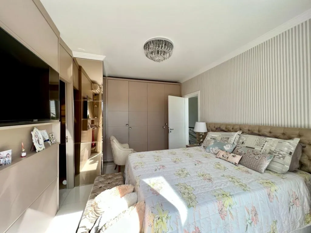 Imagem Casa em Condominio 6 Dormitórios - Bairro --