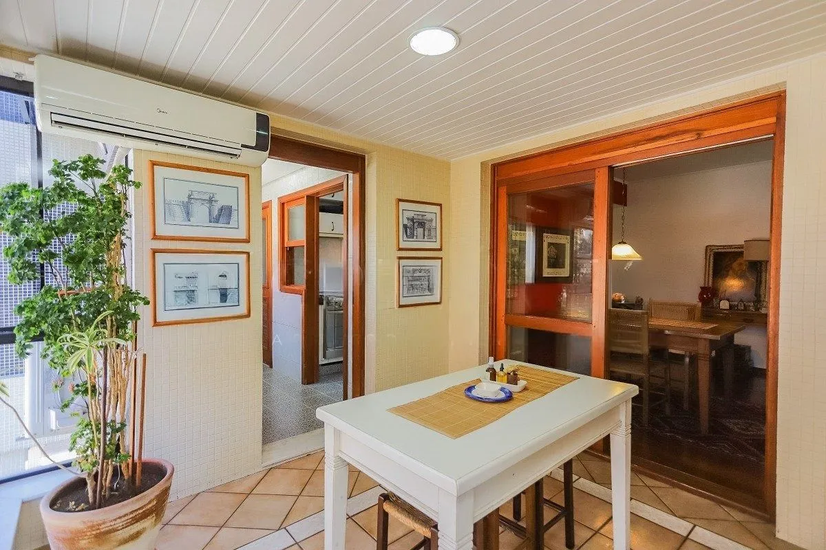 Imagem Apartamento com 3 dormitórios, suíte, 2 vagas e varanda com churrasqueira.