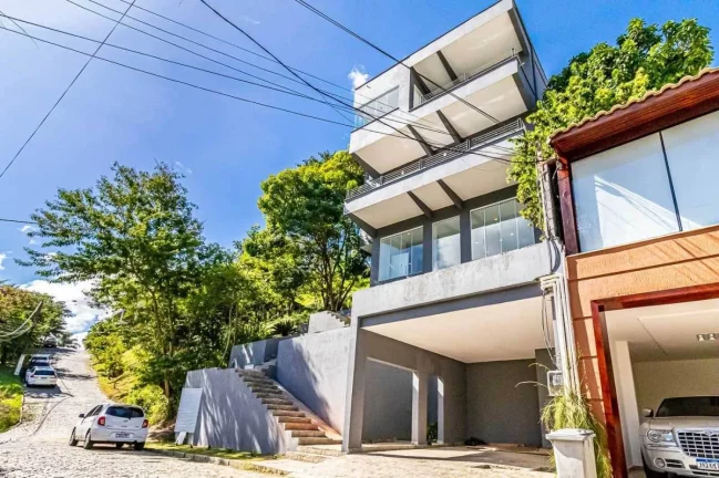 Foto do imóvel Casa Triplex 4 Suites Uba Pendotiba em Avenida Nelson de Oliveira e Silva