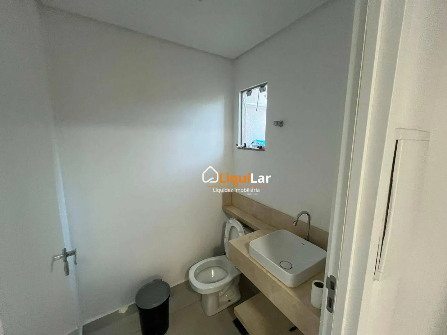 Imagem Sobrado à Venda no Condomínio Blu Park com 3 Quartos, Suíte e Rico em Planejados