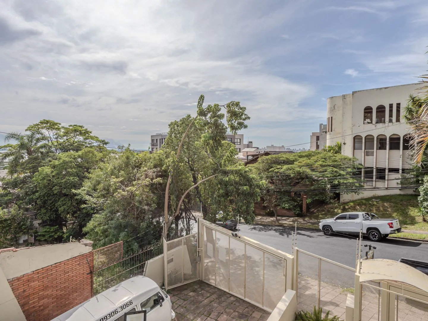 Imagem Casa sobrado no Menino Deus de 3 dormitórios e 3 vagas