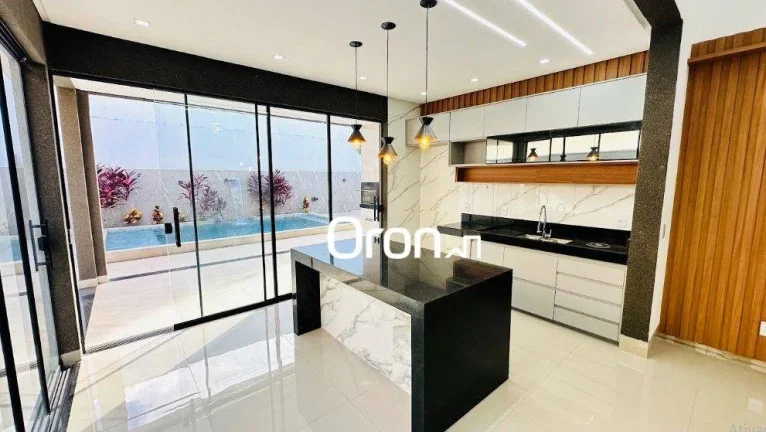 Imagem Casa com 3 dormitórios à venda, 180 m² por R$ 1.350.000,00 - Jardim Veneza - Senador Canedo/GO