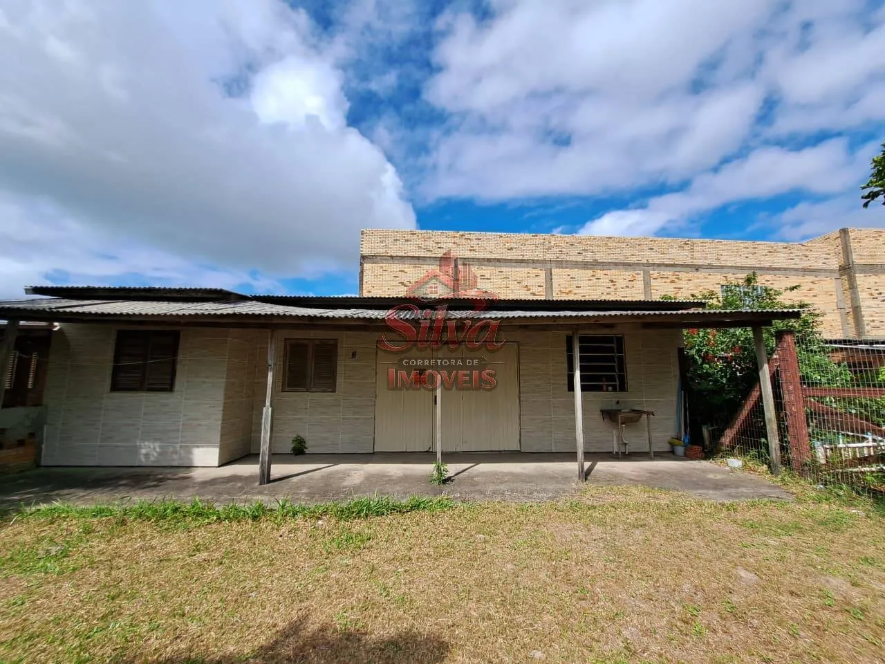 Imagem C139 | Casa 4 dormitórios com pátio cercado em Mariluz