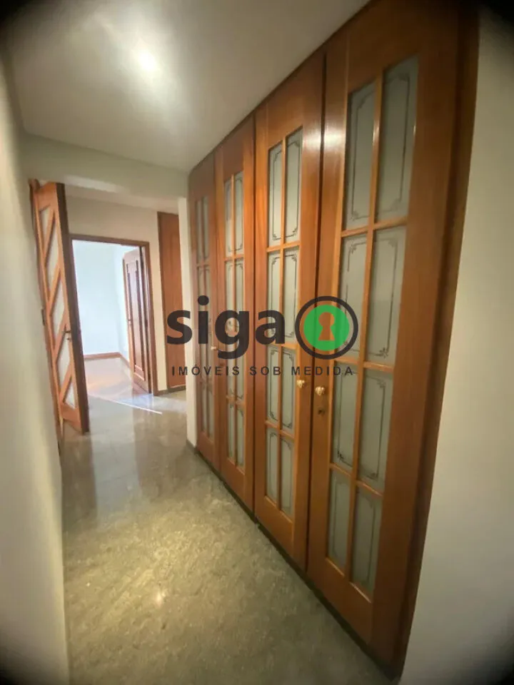 Imagem Apartamento á Venda - 235m², 4 Suítes e 4 Vagas em Moema.