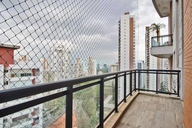 Imagem Excelente apto no Panamby - Área: 184,00m² - Amplo living com pé direito duplo ( persianas automa...