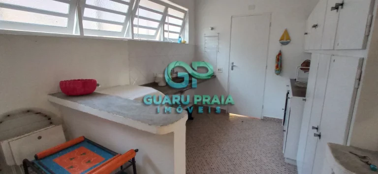 Imagem Casa ampla, térrea, 3 dormitórios sendo 2 suítes, sala para 2 ambientes com lareira, lavabo, cozinha, área de serviço, despensa